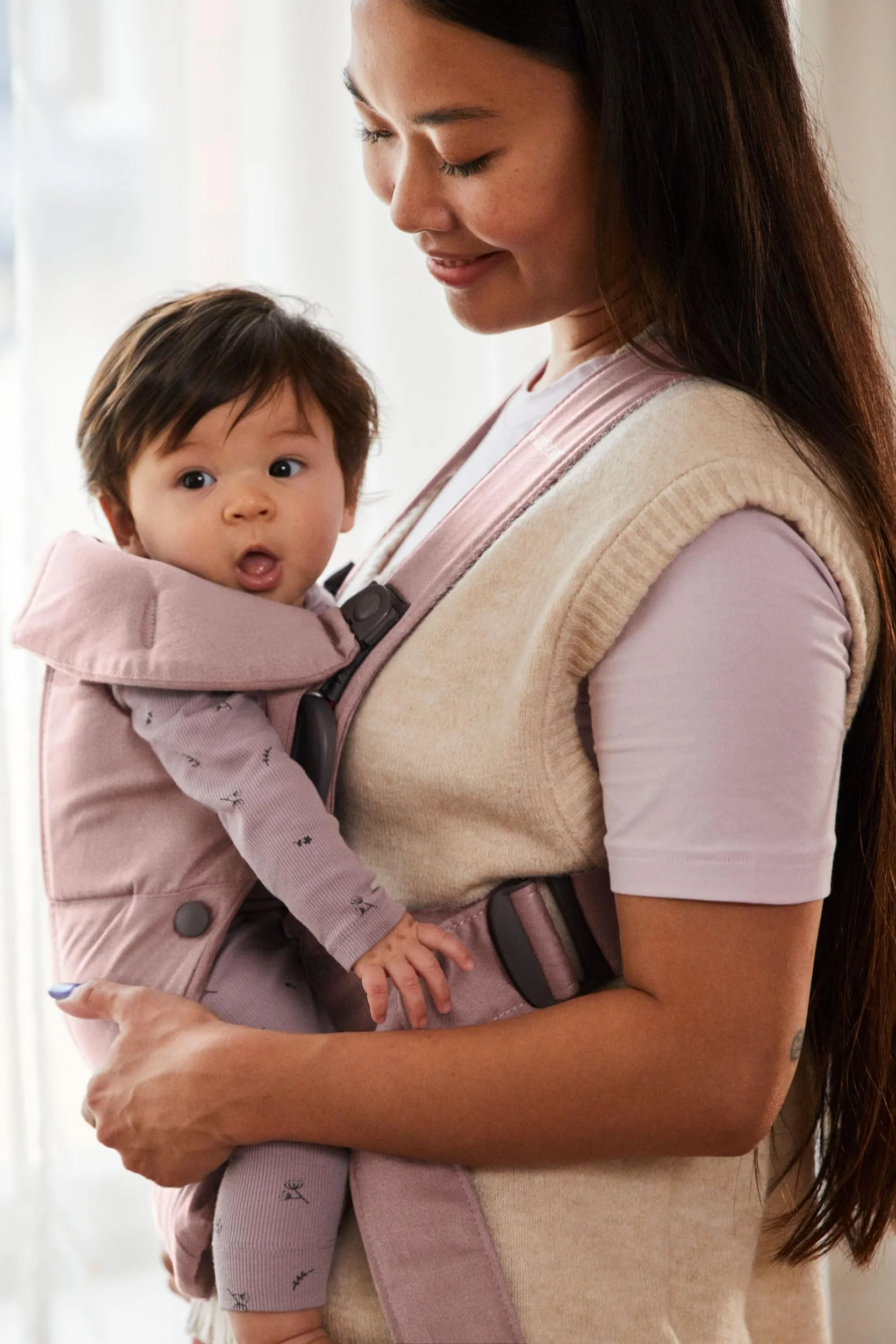 BabyBjörn Baby Carrier Mini – Adjustable, Easy-to-Use Ergonomic Carrier for Newborns and Infants (7-24 lbs)