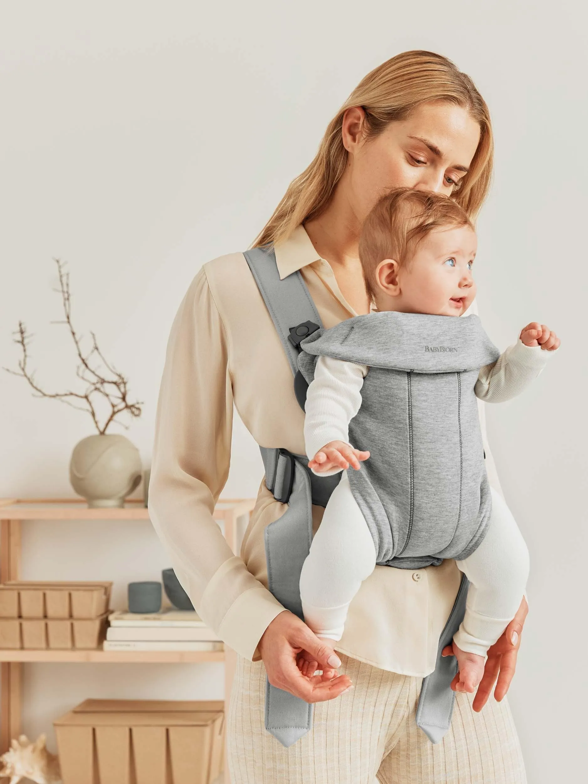 BabyBjörn Baby Carrier Mini – Adjustable, Easy-to-Use Ergonomic Carrier for Newborns and Infants (7-24 lbs)