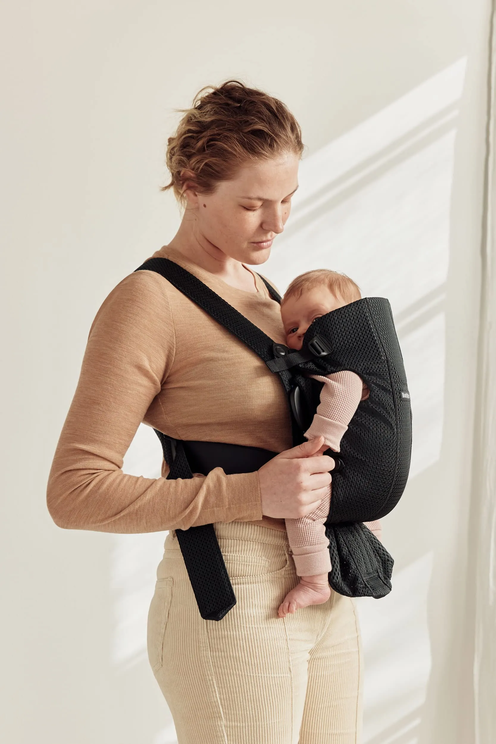 BabyBjörn Baby Carrier Mini – Adjustable, Easy-to-Use Ergonomic Carrier for Newborns and Infants (7-24 lbs)