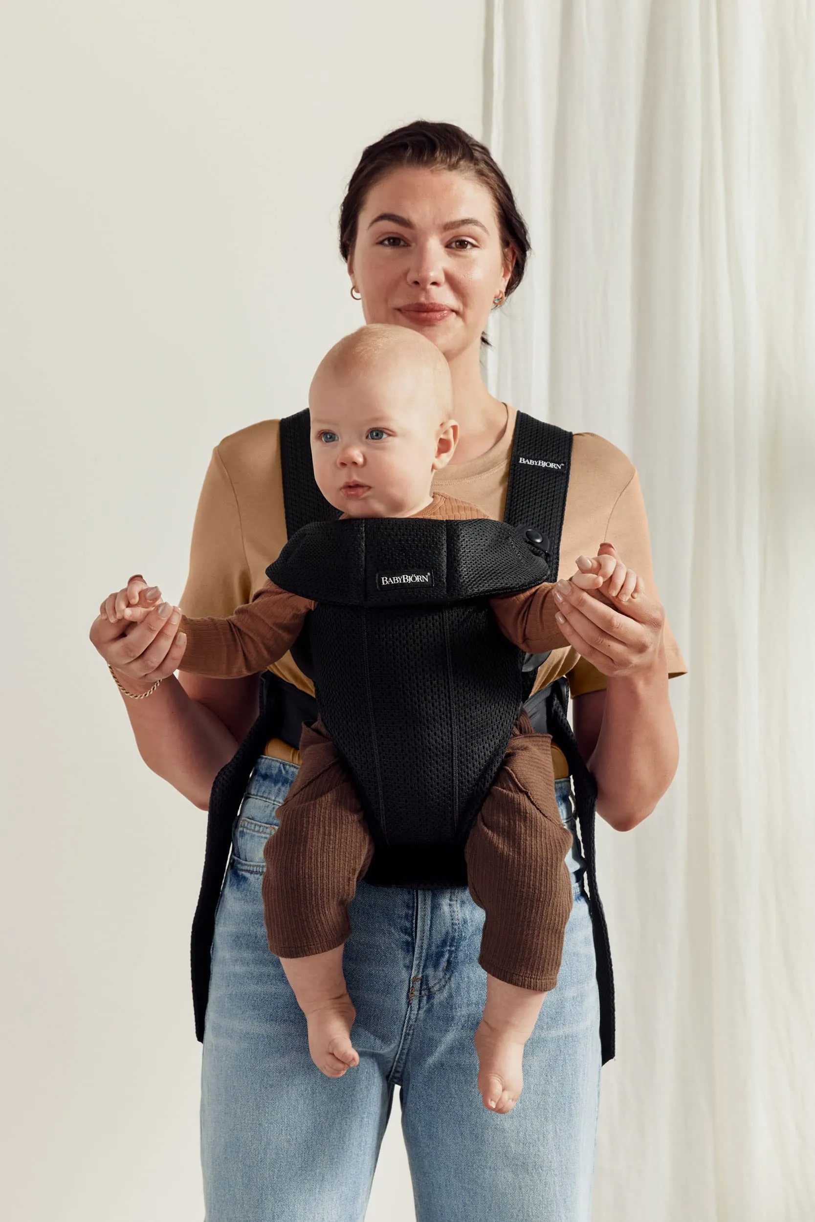 BabyBjörn Baby Carrier Mini – Adjustable, Easy-to-Use Ergonomic Carrier for Newborns and Infants (7-24 lbs)