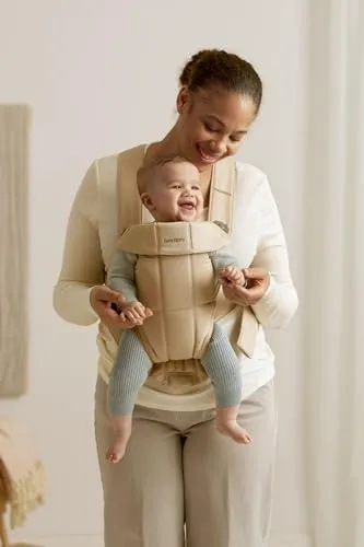 BabyBjörn Baby Carrier Mini – Adjustable, Easy-to-Use Ergonomic Carrier for Newborns and Infants (7-24 lbs)