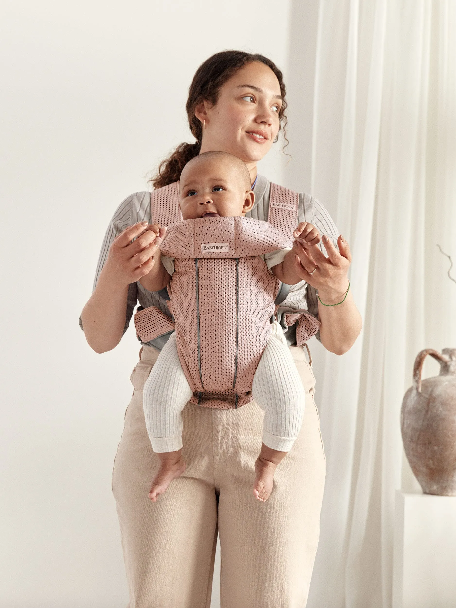 BabyBjörn Baby Carrier Mini – Adjustable, Easy-to-Use Ergonomic Carrier for Newborns and Infants (7-24 lbs)