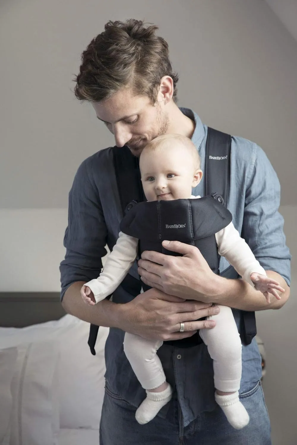 BabyBjörn Baby Carrier Mini – Adjustable, Easy-to-Use Ergonomic Carrier for Newborns and Infants (7-24 lbs)