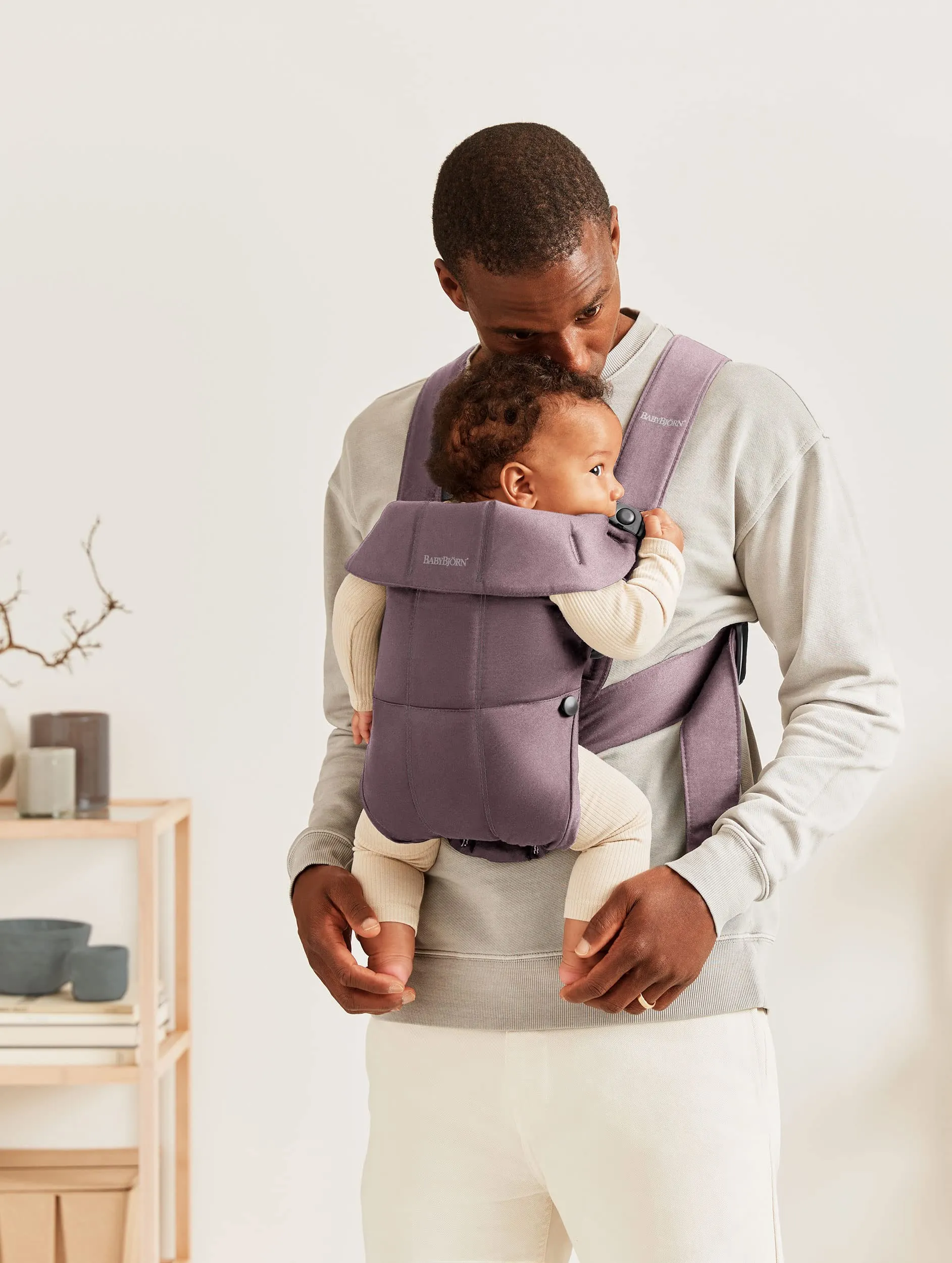 BabyBjörn Baby Carrier Mini – Adjustable, Easy-to-Use Ergonomic Carrier for Newborns and Infants (7-24 lbs)