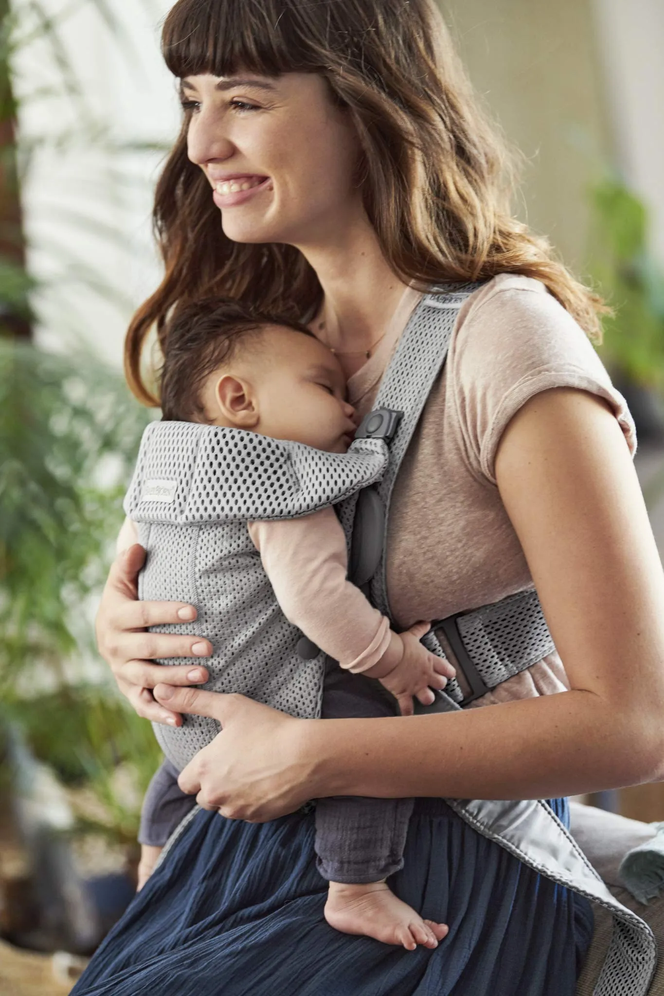 BabyBjörn Baby Carrier Mini – Adjustable, Easy-to-Use Ergonomic Carrier for Newborns and Infants (7-24 lbs)