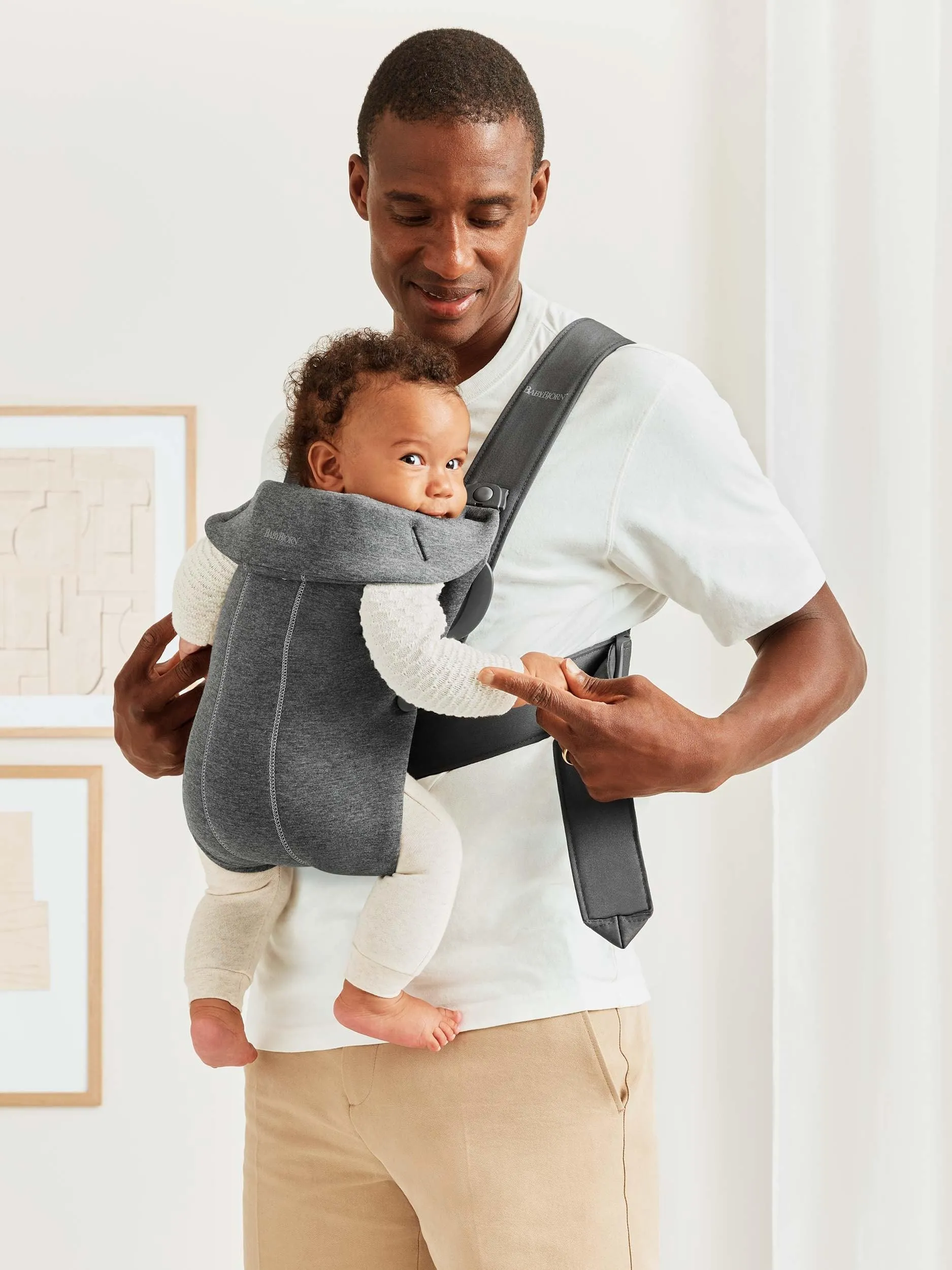 BabyBjörn Baby Carrier Mini – Adjustable, Easy-to-Use Ergonomic Carrier for Newborns and Infants (7-24 lbs)