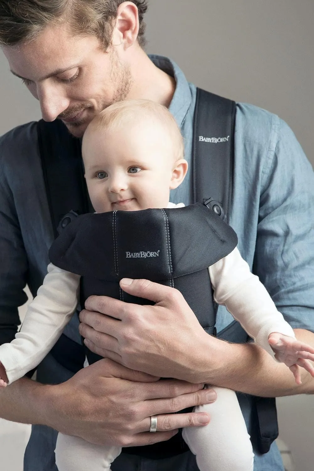 BabyBjörn Baby Carrier Mini – Adjustable, Easy-to-Use Ergonomic Carrier for Newborns and Infants (7-24 lbs)