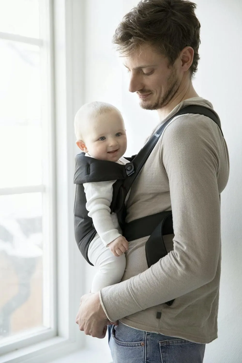 BabyBjörn Baby Carrier Mini – Adjustable, Easy-to-Use Ergonomic Carrier for Newborns and Infants (7-24 lbs)