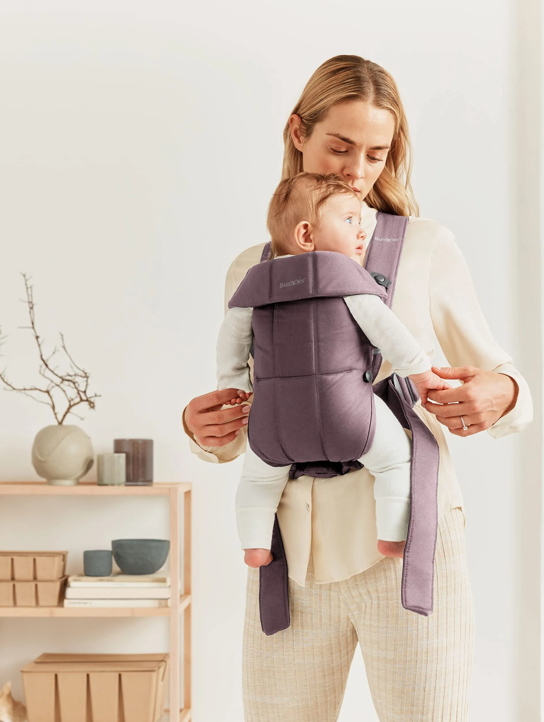 BabyBjörn Baby Carrier Mini – Adjustable, Easy-to-Use Ergonomic Carrier for Newborns and Infants (7-24 lbs)