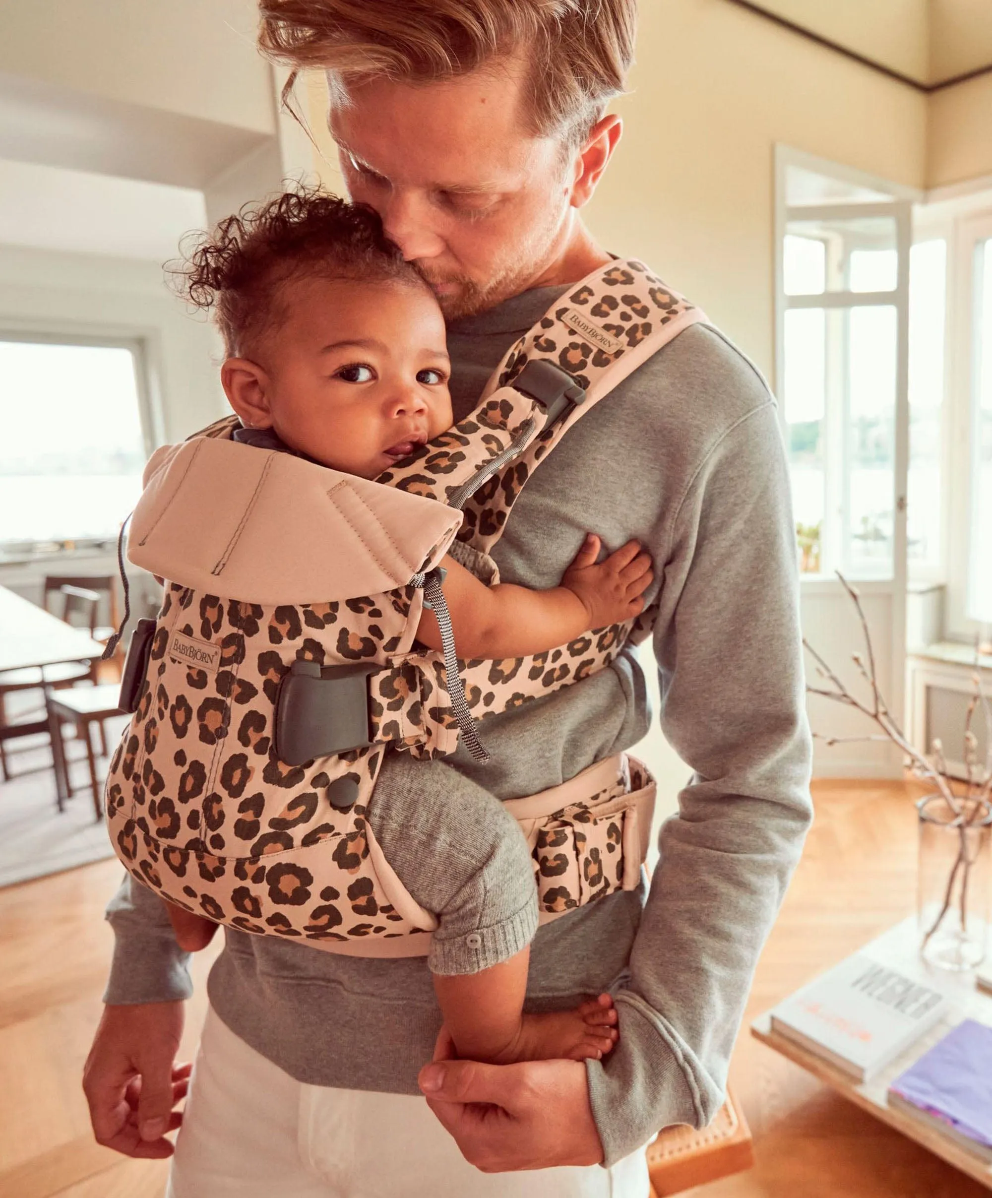 BabyBjörn Baby Carrier One Cotton - Beige/Leopard Print