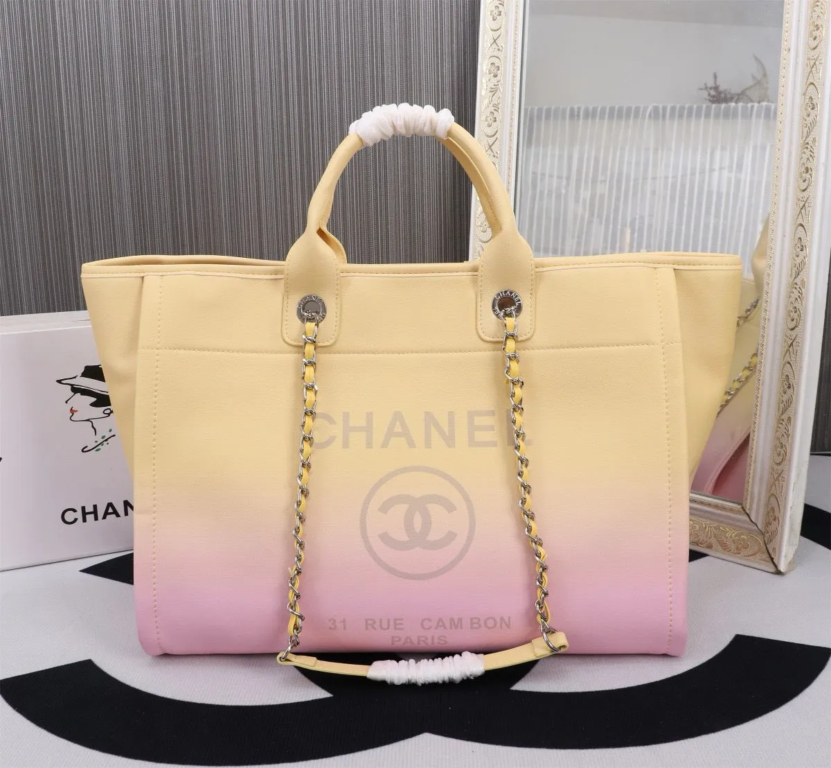 CC921 Shopping Bag / 10.1 × 16 × 6.6 in