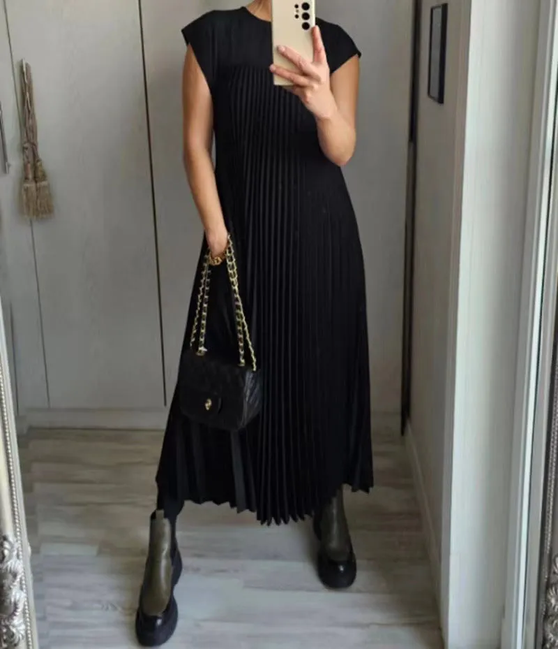 Chic Sleeveless Pleated Dress