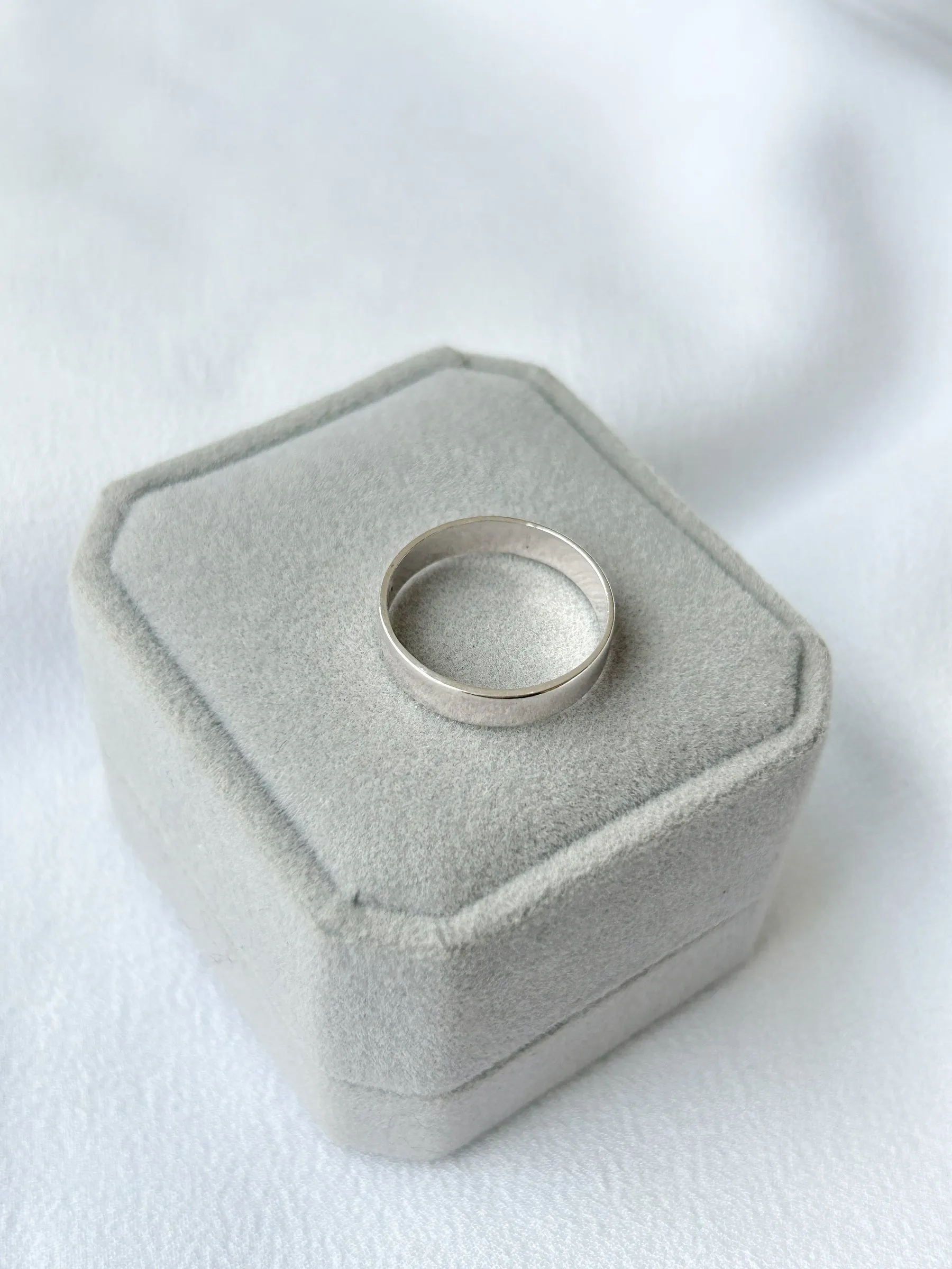 Flat 999 Plain Ring 4mm N